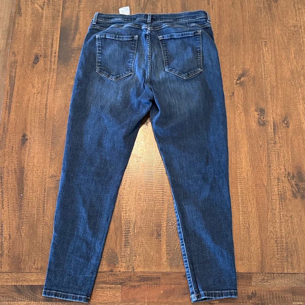 Banana Republic Mid-Rise Skinny - Picture 7 of 8